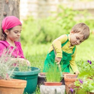 children gardening