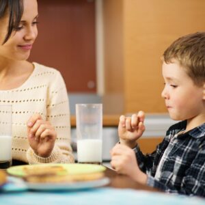 child eating breakfast