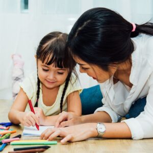 girl and mom drawing together