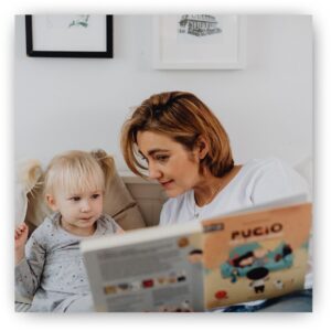 img o fa mom and child reading